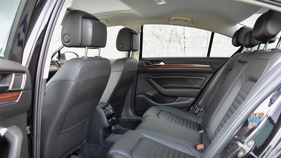 ردیف عقب کابین فولکس واگن پاسات